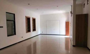 Rumah 2 lantai solo punggawan