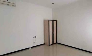 Rumah 2 lantai solo punggawan