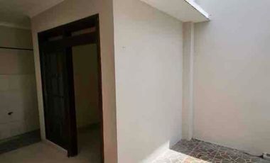 Rumah 2 lantai solo punggawan