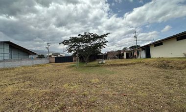 Vendo 3100 m² de Terreno en Pifo, Cerca de Via Principal