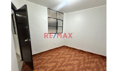 🏡 Casa En Venta En Esquina Frente A Parque San Miguel -Pisco-Ica