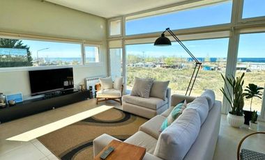 VENDO CASA CON VISTA AL MAR + PILETA. LAS GRUTAS. PLAYA SERENA.