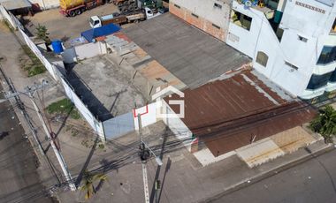 Casa con departamentos y locales Comerciales en Venta, Machala