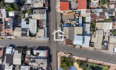 Casa con departamentos y locales Comerciales en Venta, Machala