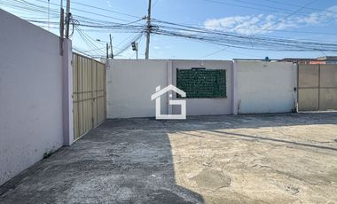 Casa con departamentos y locales Comerciales en Venta, Machala