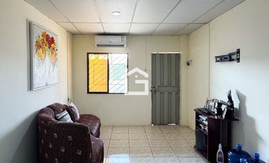 Casa con departamentos y locales Comerciales en Venta, Machala