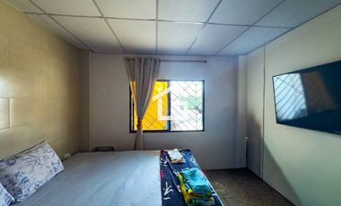 Casa con departamentos y locales Comerciales en Venta, Machala