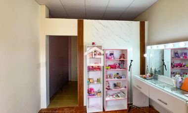 Casa con departamentos y locales Comerciales en Venta, Machala