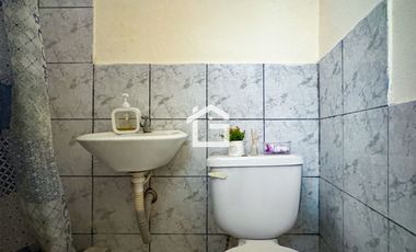 Casa con departamentos y locales Comerciales en Venta, Machala