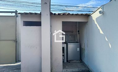 Casa con departamentos y locales Comerciales en Venta, Machala