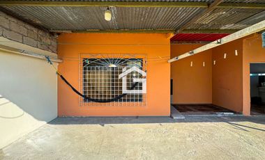 Casa con departamentos y locales Comerciales en Venta, Machala