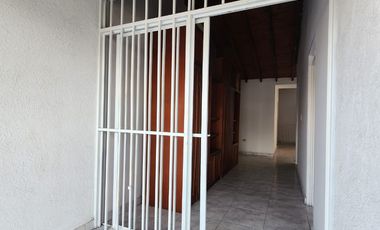 SE ARRIENDA CASA IDEAL PARA ESTABLECIMIENTO COMERCIAL Y VIVIENDA