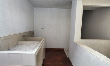 SE ARRIENDA CASA IDEAL PARA ESTABLECIMIENTO COMERCIAL Y VIVIENDA