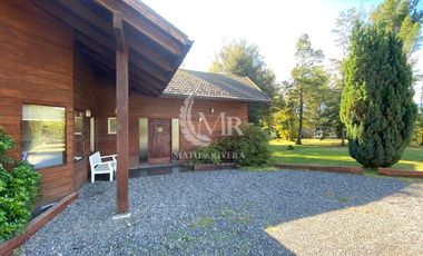 Parcela de 5.000 M2 con Hermosa Casa con 5D y 5B, Sector Metreñehue, Pucón