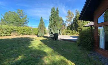 Parcela de 5.000 M2 con Hermosa Casa con 5D y 5B, Sector Metreñehue, Pucón