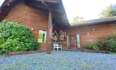 Parcela de 5.000 M2 con Hermosa Casa con 5D y 5B, Sector Metreñehue, Pucón