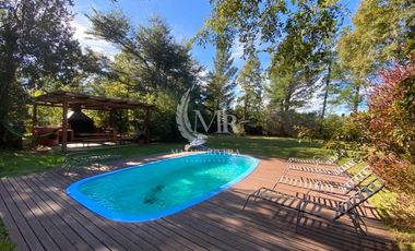 Parcela de 5.000 M2 con Hermosa Casa con 5D y 5B, Sector Metreñehue, Pucón