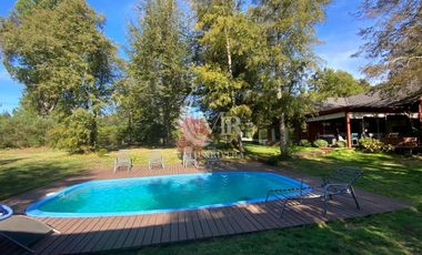 Parcela de 5.000 M2 con Hermosa Casa con 5D y 5B, Sector Metreñehue, Pucón