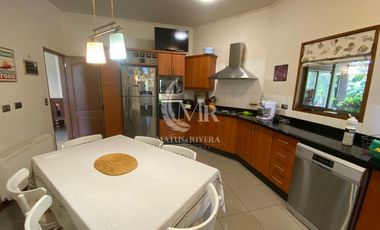 Parcela de 5.000 M2 con Hermosa Casa con 5D y 5B, Sector Metreñehue, Pucón