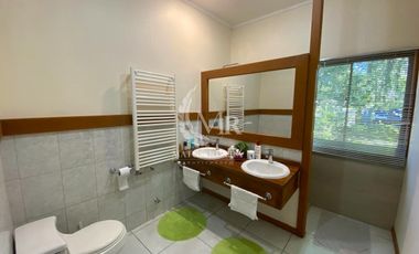 Parcela de 5.000 M2 con Hermosa Casa con 5D y 5B, Sector Metreñehue, Pucón