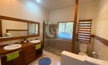 Parcela de 5.000 M2 con Hermosa Casa con 5D y 5B, Sector Metreñehue, Pucón