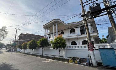 Mojoklanggru kidul rumah besar 100m dr raya Dharmahusada Indah