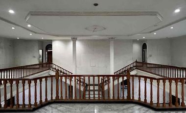 Mojoklanggru kidul rumah besar 100m dr raya Dharmahusada Indah