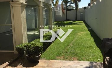 CASA EN RENTA DE 3 HABITACIONES EN CAMINO REAL A CHOLULA Y ZAVALETA DE 200M2 DE JARDIN