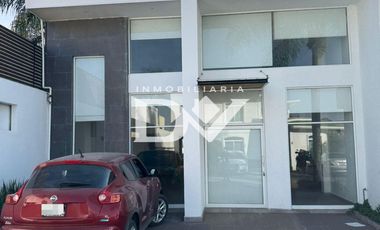 CASA EN RENTA DE 3 HABITACIONES EN CAMINO REAL A CHOLULA Y ZAVALETA DE 200M2 DE JARDIN