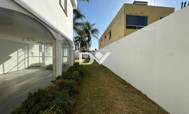 CASA EN RENTA DE 3 HABITACIONES EN CAMINO REAL A CHOLULA Y ZAVALETA DE 200M2 DE JARDIN