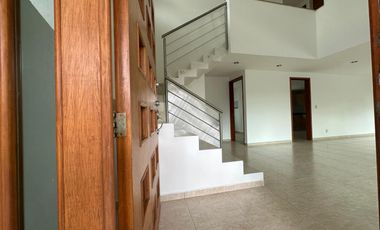 Casa en Venta en Jardines de Bellavista con doble acceso de seguridad