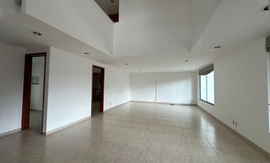 Casa en Venta en Jardines de Bellavista con doble acceso de seguridad