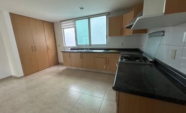 Casa en Venta en Jardines de Bellavista con doble acceso de seguridad