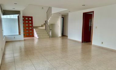 Casa en Venta en Jardines de Bellavista con doble acceso de seguridad