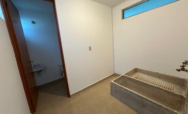 Casa en Venta en Jardines de Bellavista con doble acceso de seguridad