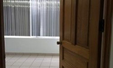 CONSULTORIO U OFICINA EN LA COL LADRON DE GUEVARA. 2o. NIVEL, ELEVADORES