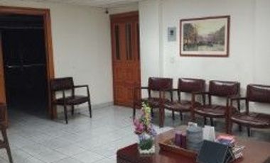 CONSULTORIO U OFICINA EN LA COL LADRON DE GUEVARA. 2o. NIVEL, ELEVADORES