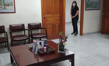 CONSULTORIO U OFICINA EN LA COL LADRON DE GUEVARA. 2o. NIVEL, ELEVADORES