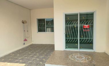 2-Storey Townhome for Sale – Great location, convenient transportation, only 3 minutes to San Sai Luang Temple.