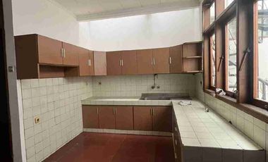 Rumah Ruko 2 Lantai Cocok untuk Bisnis/tempat Usaha Shm Di pusat kota Sayap Gardujati Kota Bandung