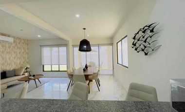 Casa en Venta Residencial en Cancún con alberca u áreas verdes