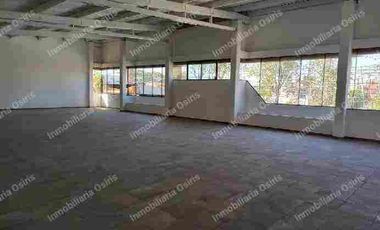 LOCAL TRES CRUCES 320 METROS