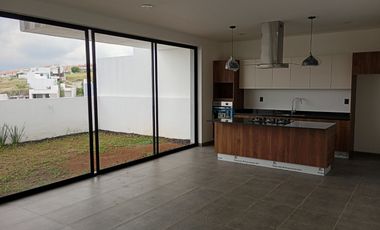 CASA EN VENTA EN LOMALTA TRES MARIAS MORELIA