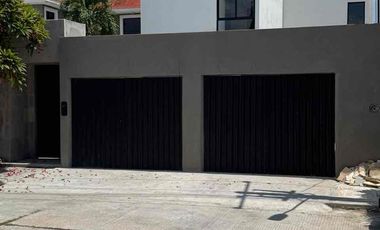 Casa en venta con alberca Cerca del BLVD Belisario Domínguez Fracc Boulevares