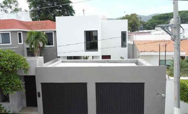 Casa en venta con alberca Cerca del BLVD Belisario Domínguez Fracc Boulevares