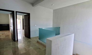 Casa en venta con alberca Cerca del BLVD Belisario Domínguez Fracc Boulevares