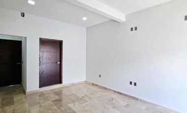 Casa en venta con alberca Cerca del BLVD Belisario Domínguez Fracc Boulevares