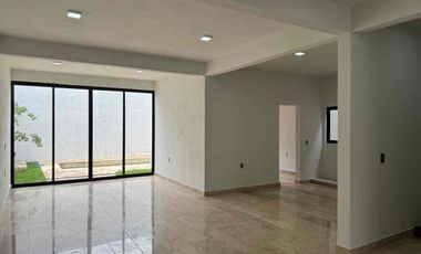 Casa en venta con alberca Cerca del BLVD Belisario Domínguez Fracc Boulevares