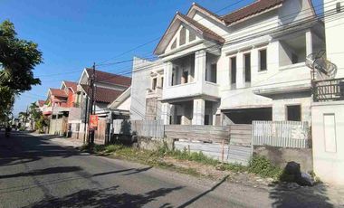 Rumah Mewah Tahap Finishing Dekat Manahan Solo