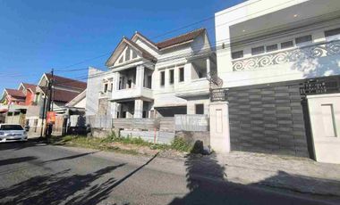 Rumah Mewah Tahap Finishing Dekat Manahan Solo
